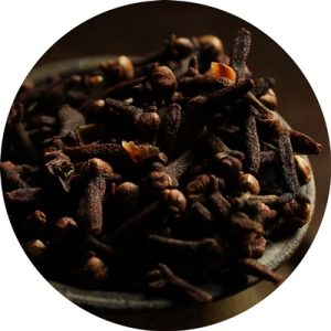 aromaterapia kliniczna, olejek goździkowy, klinika medycyny estetycznej roseti med&beauty w myślenicach