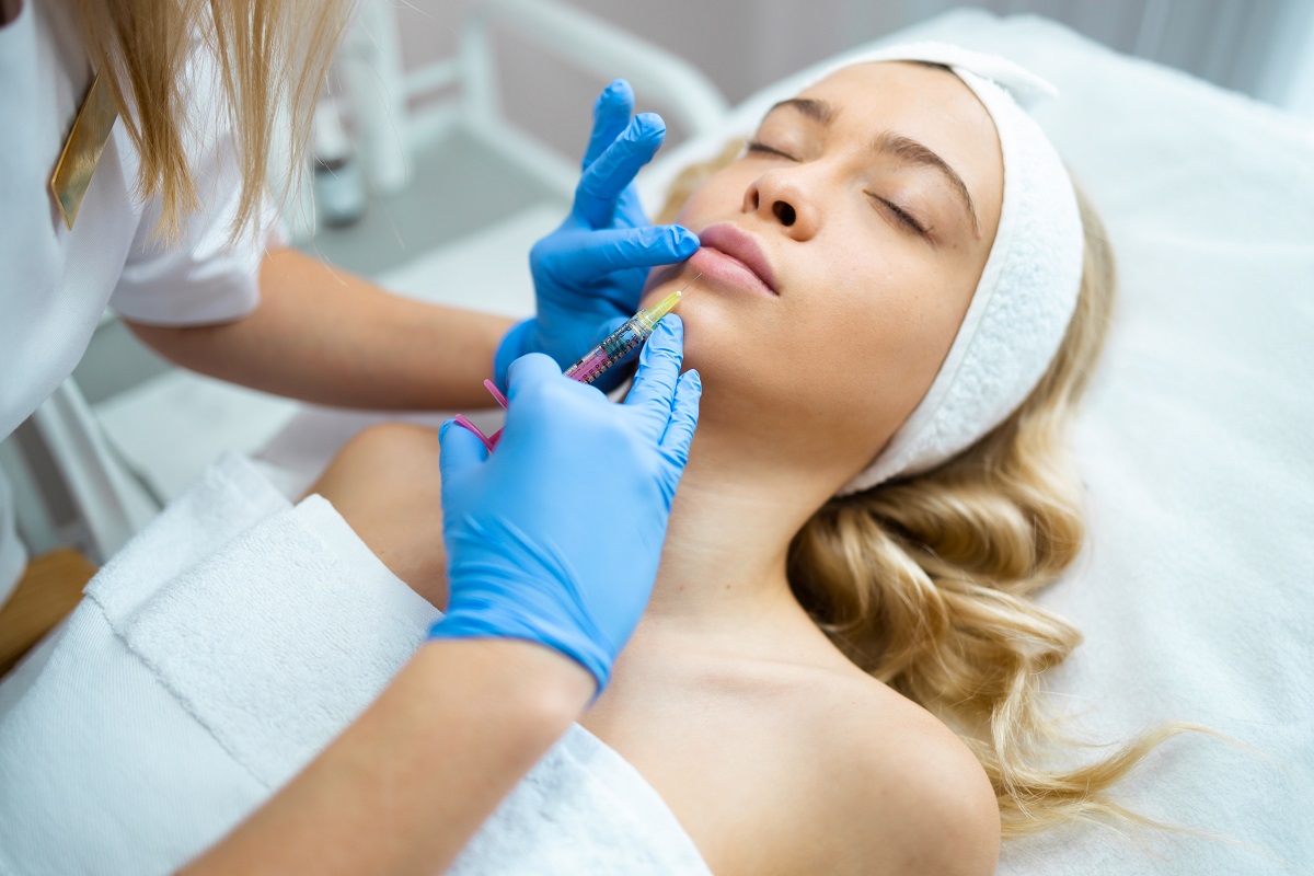 modelowanie ust kwasem hialuronowym, zalecenia po powiększaniu ust - klinika medycyny estetycznej roseti med&beauty w myślenicach