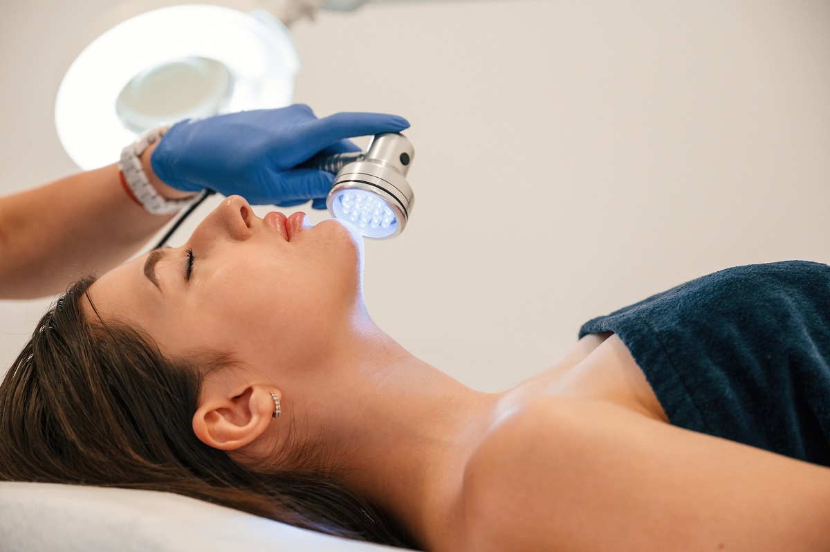Odejmij lat Twojej skórze i popraw jej kondycję w klinice medycyny estetycznej